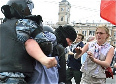 Activistas contra el G-8 en rusia piden respaldo urgente
